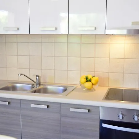 D'angelos Apartamento Karavomylos